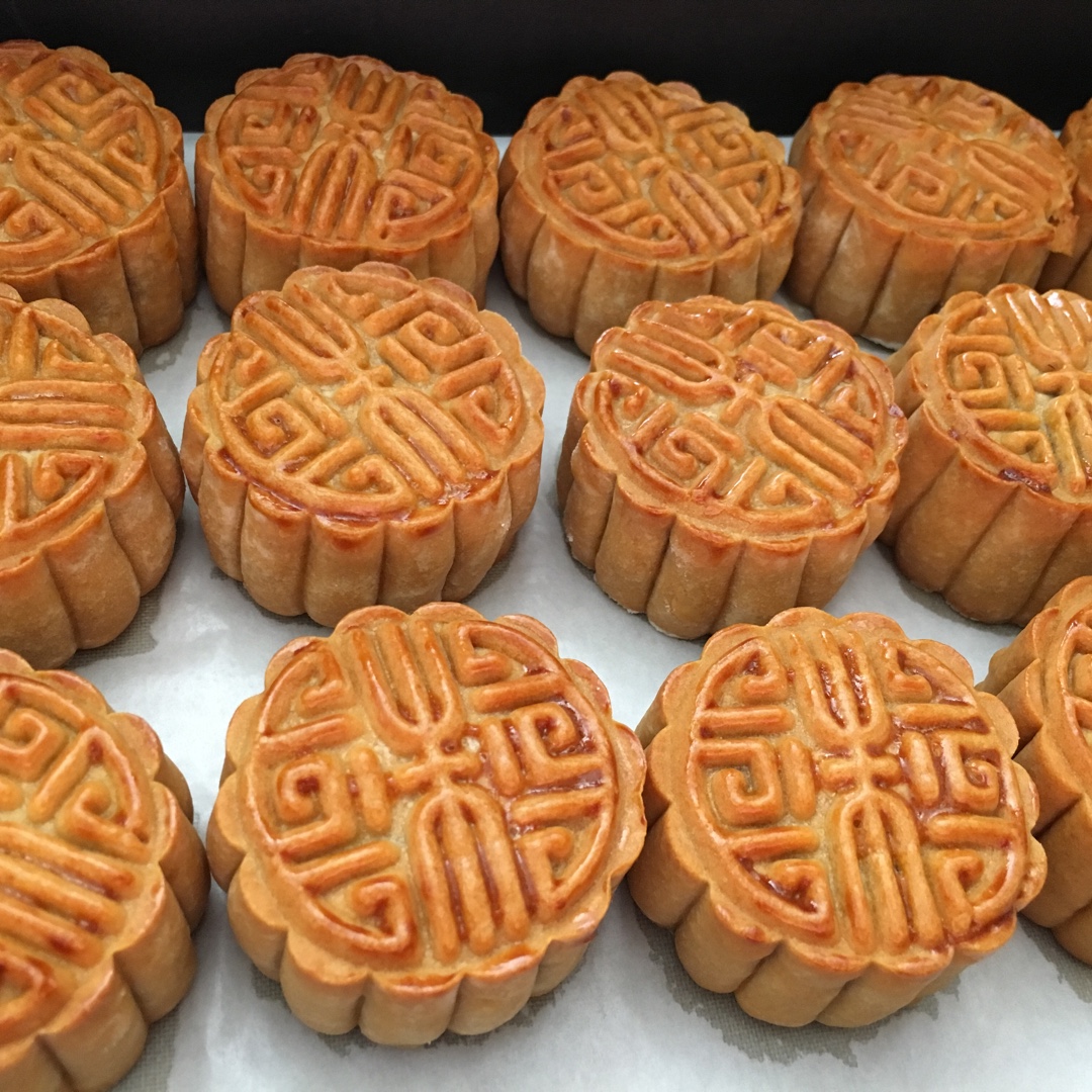 广式月饼—蛋黄莲蓉月饼