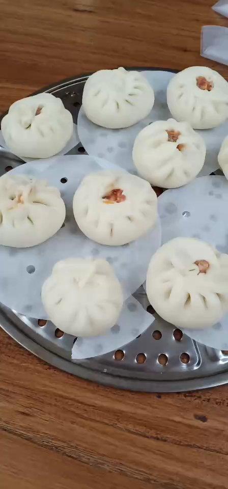 松软多汁的肉包子