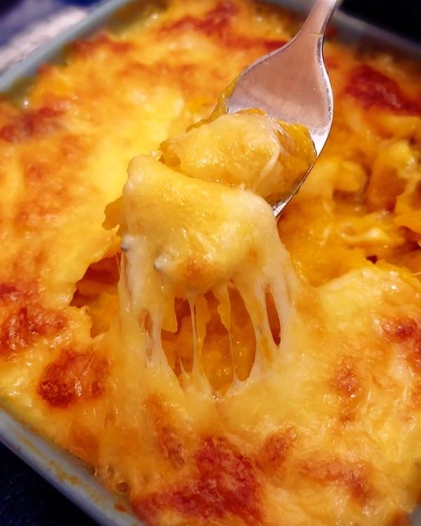 泥加牛奶加鸡蛋拌匀再撒上一层芝士烤箱180度15分钟第二种做法南瓜切