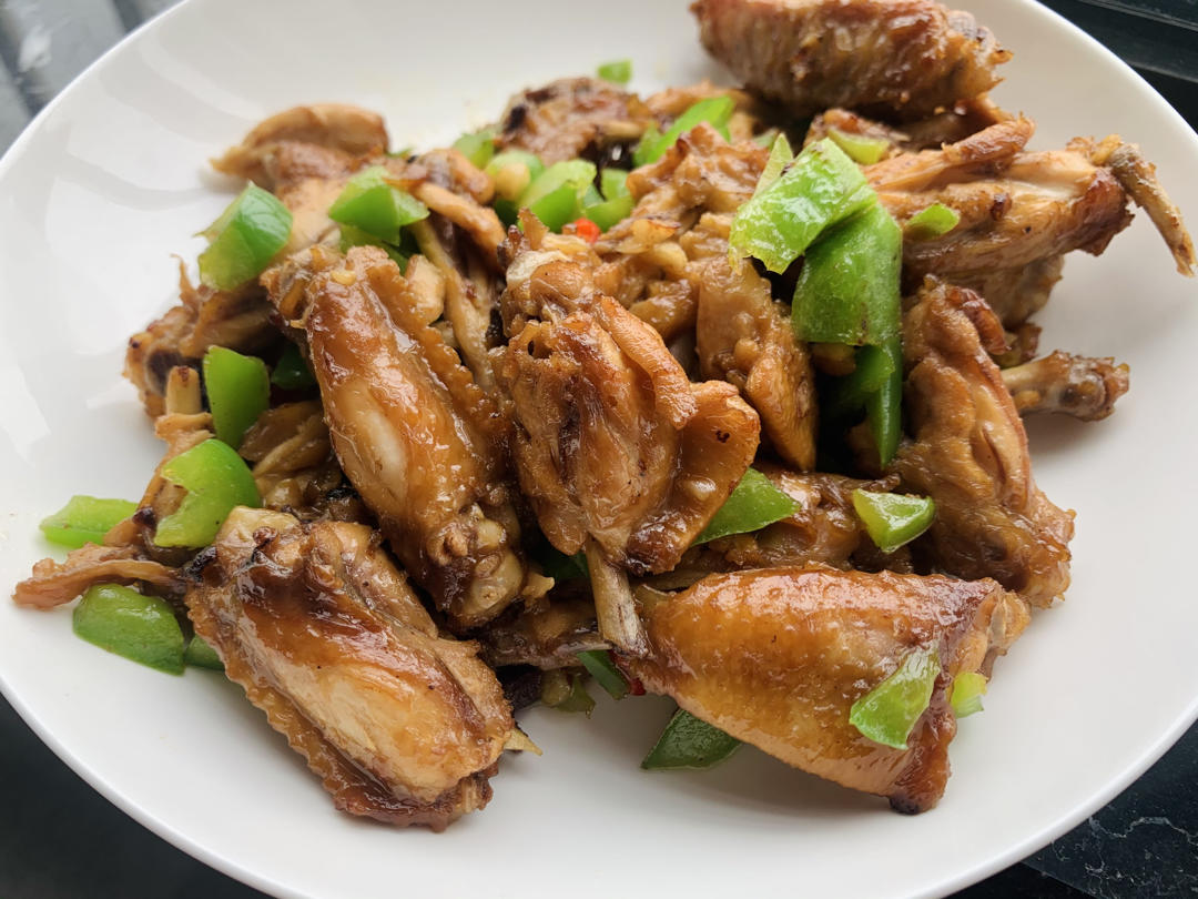 外焦里嫩的蒜香鸡翅