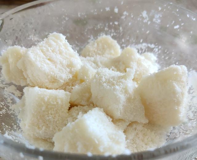 超简单之椰蓉牛奶小方的做法
