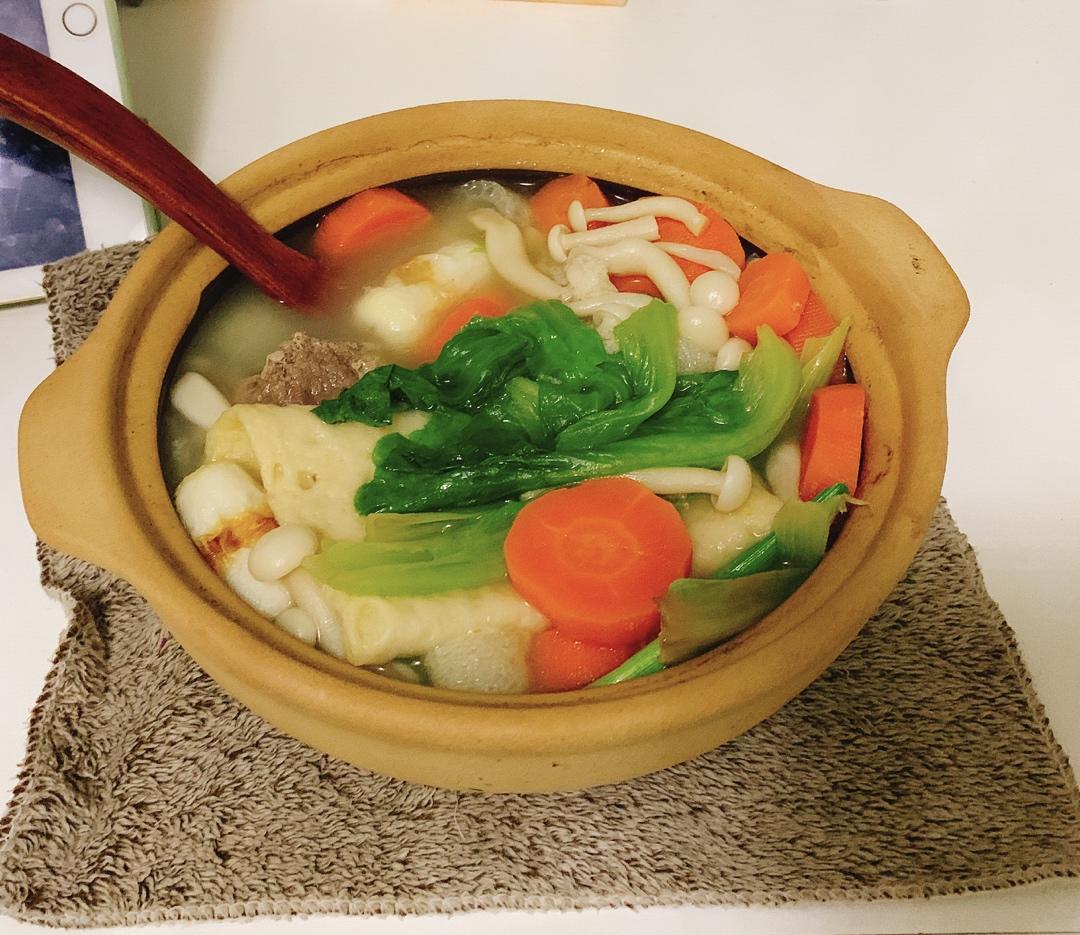 砂锅菌骨丸子煲