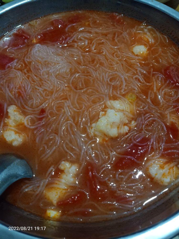 减脂餐｜番茄虾滑粉丝汤，汤鲜味美～