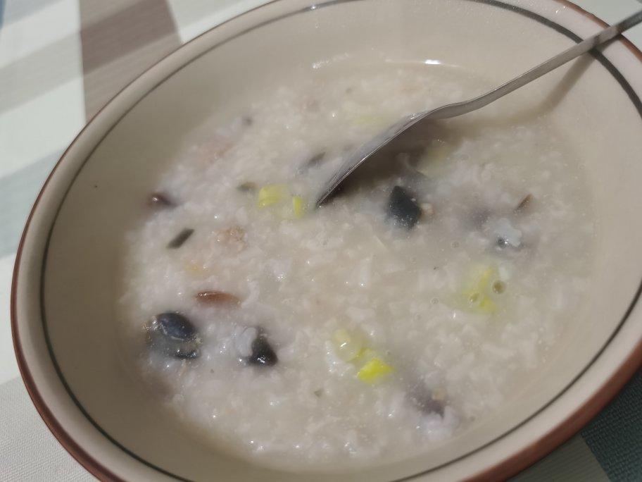 xiao作做的营养早餐皮蛋瘦肉粥