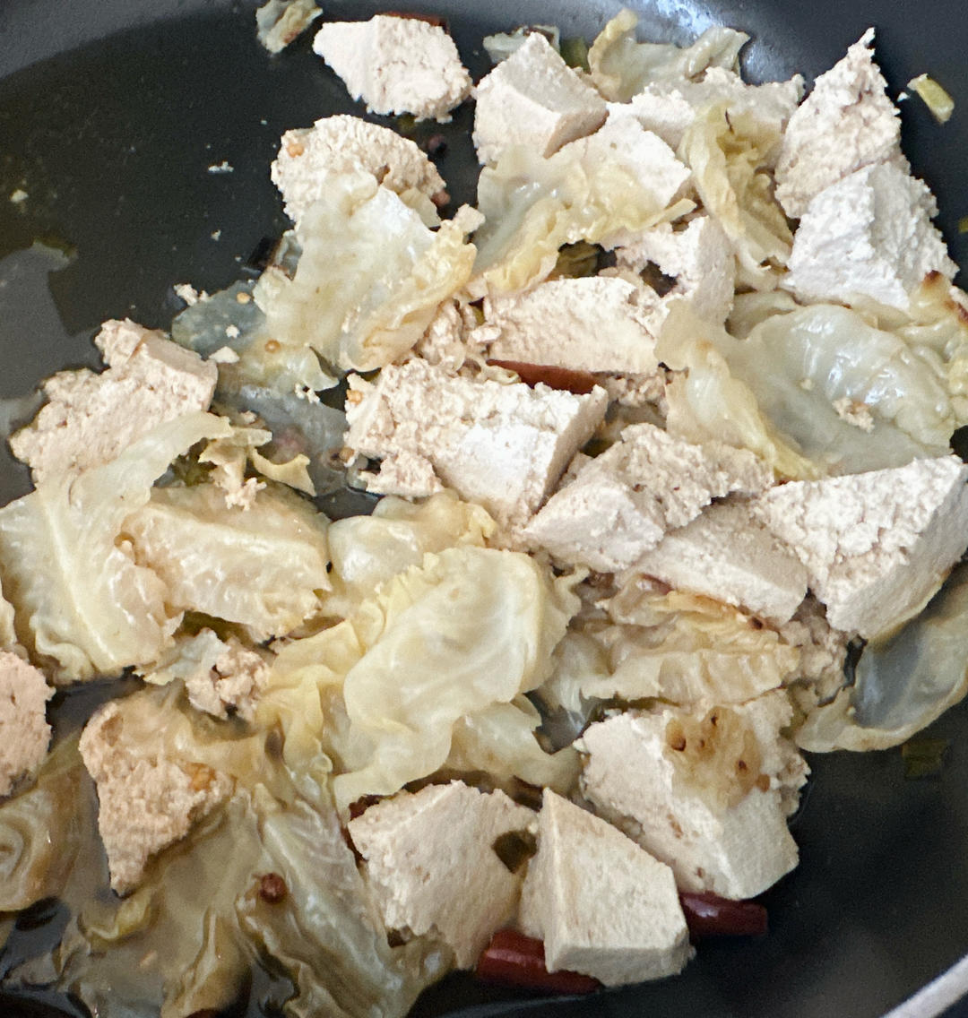 超级简单白菜炖冻豆腐