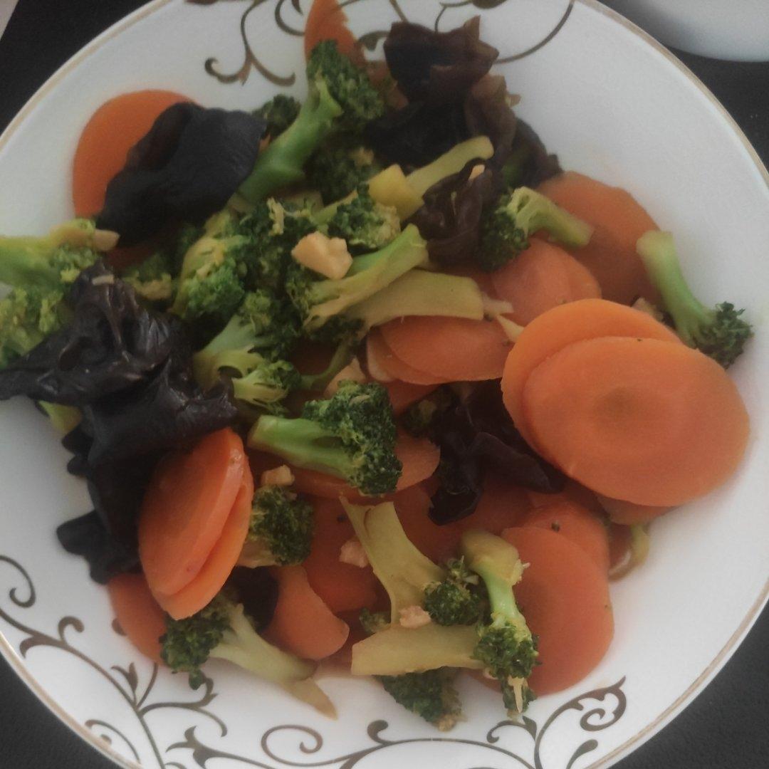 胡萝卜木耳西兰花