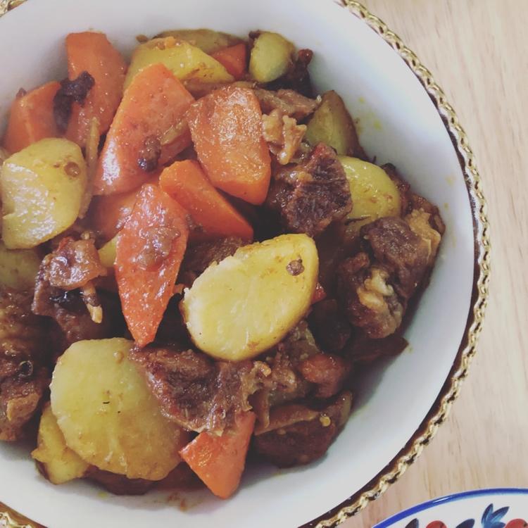 胡萝卜土豆烧牛腩