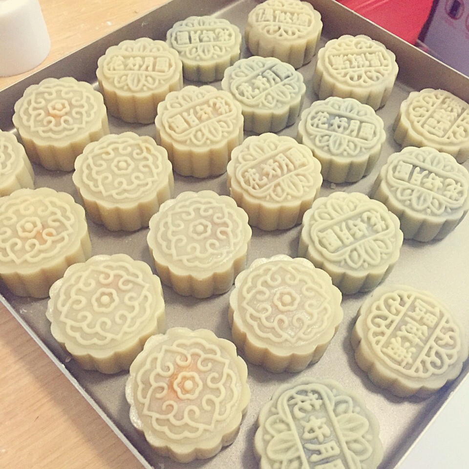 广式月饼—蛋黄莲蓉月饼