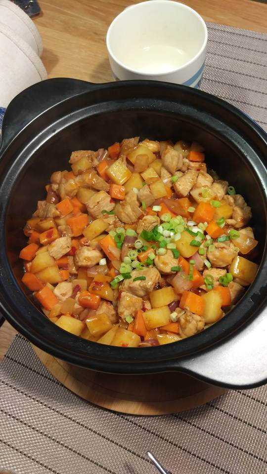 宫爆鸡丁煲仔饭