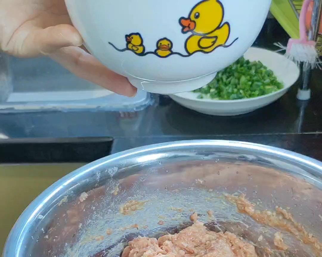 香菇鲜肉柳叶饺的做法 步骤7