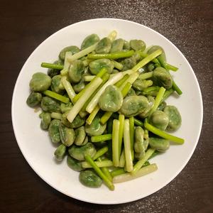春菜～蒜苔炒蚕豆的做法 步骤5