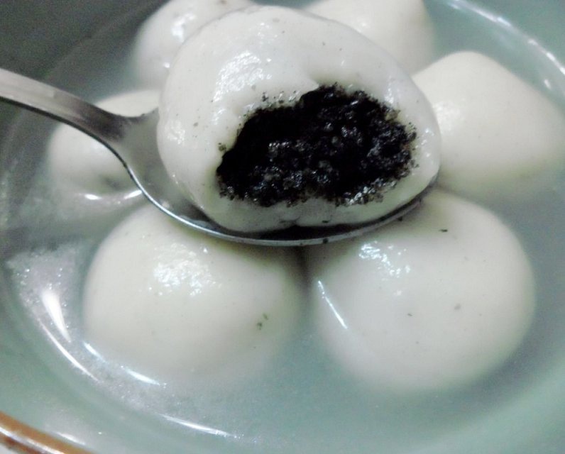 雨妗姐姐做的黑芝麻汤圆