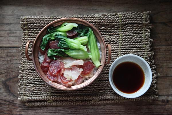 铜锅腊味煲仔饭