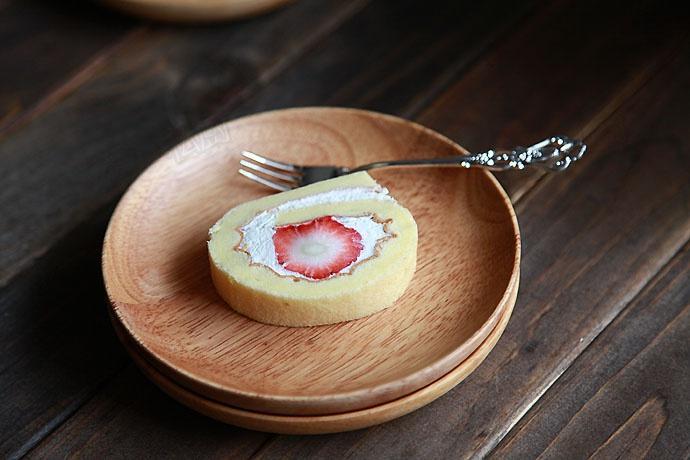 草莓小清新蛋卷的做法