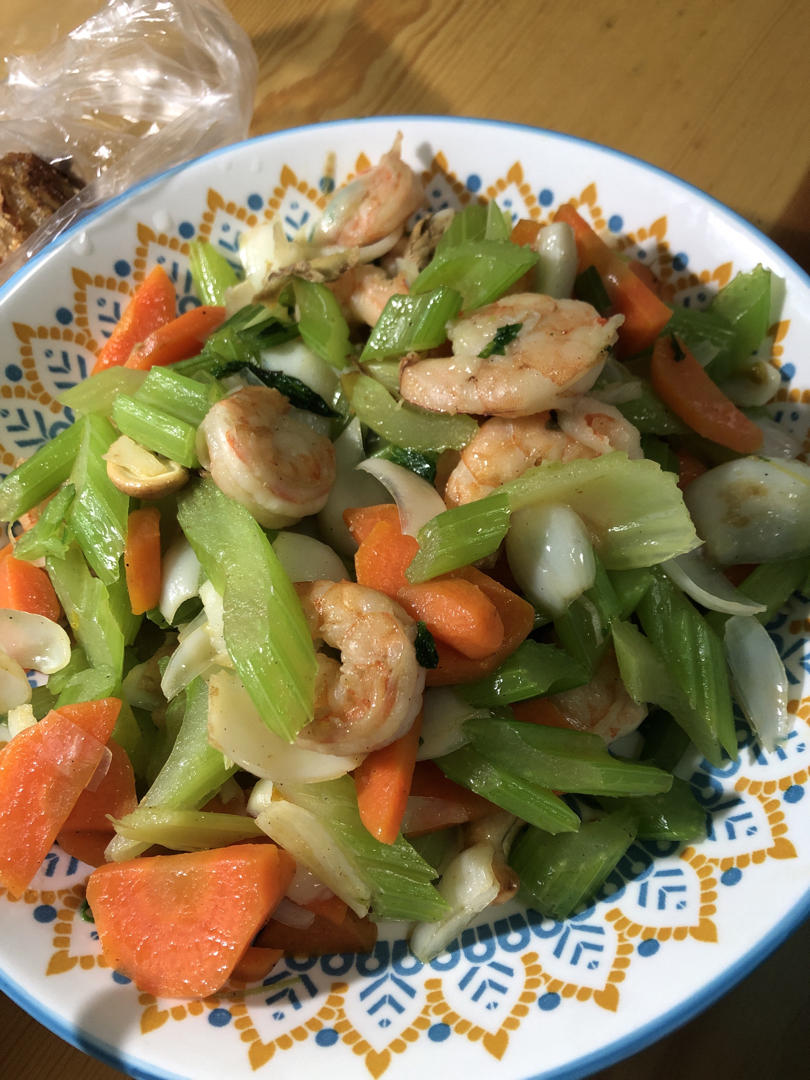 10分钟出锅的【西芹腰果炒虾仁】，清甜脆爽好吃不胖