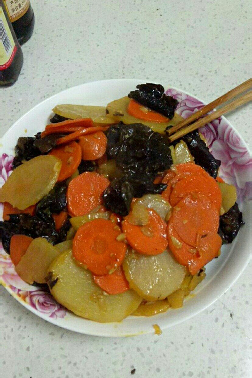 红黄黑（胡萝卜土豆黑木耳）