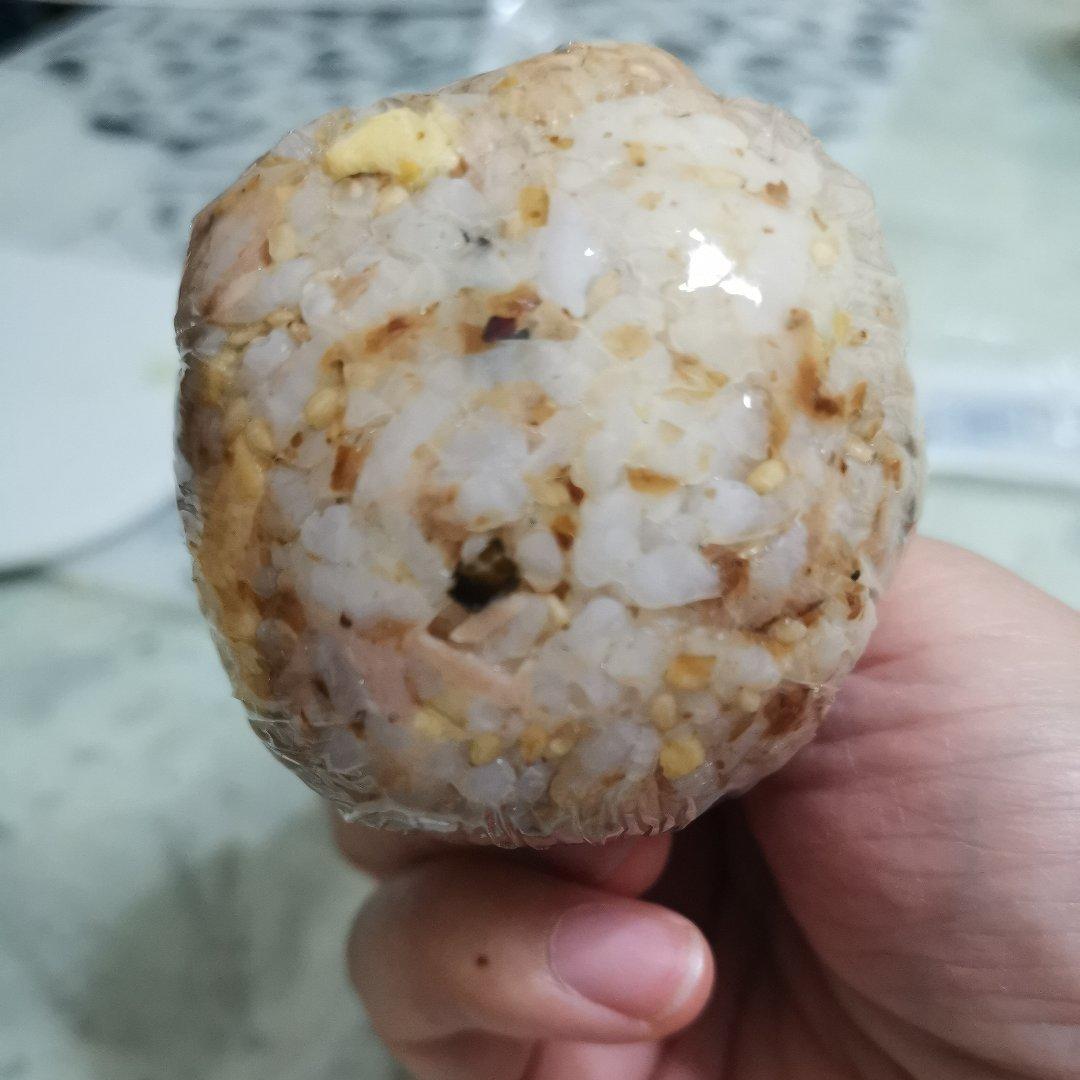 金枪鱼饭团