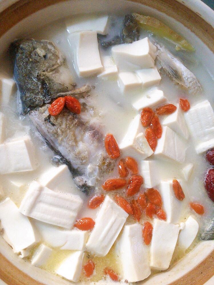 鲫鱼山药豆腐汤