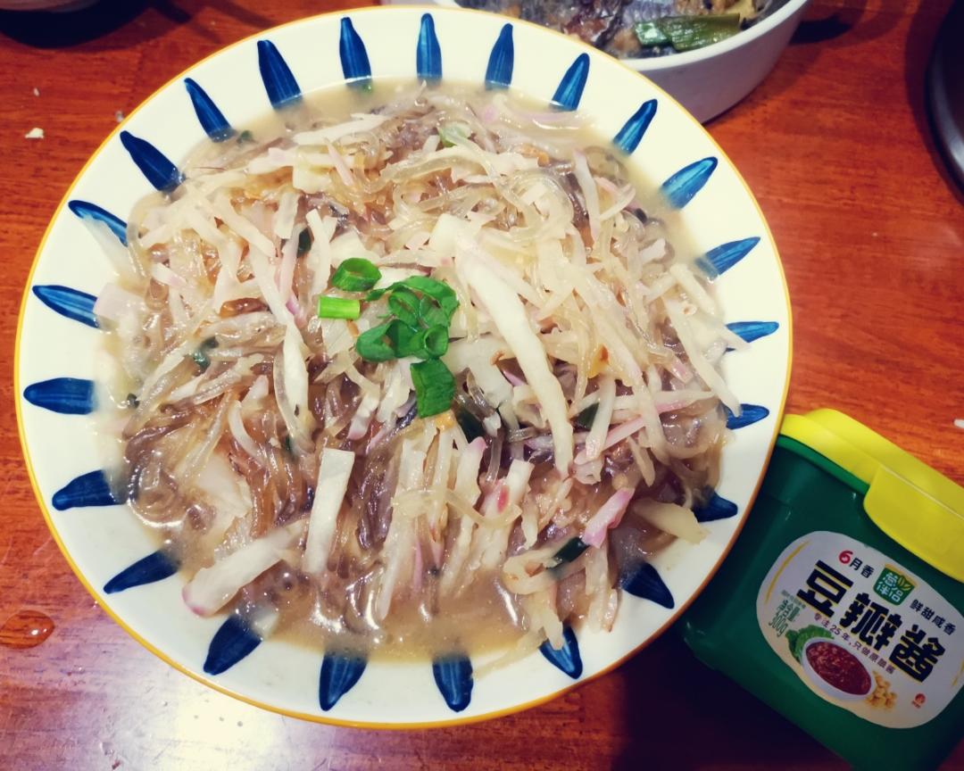 一勺葱伴侣豆瓣酱成就一锅萝卜烧粉丝的做法