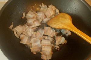回锅肉（青椒版）的做法 步骤7