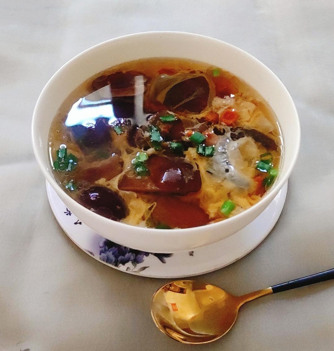 虫草花竹荪鸽子汤