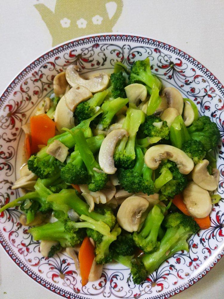 蚝油双菇西兰花