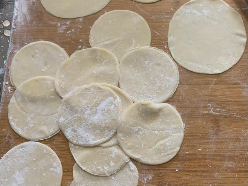 不会擀皮也能驾驭的万能皮子：饺子皮、蒸饺皮、锅贴皮、馄饨皮、苏式紧酵馒头皮、烧卖皮、馅饼皮——中式一日三餐（十）