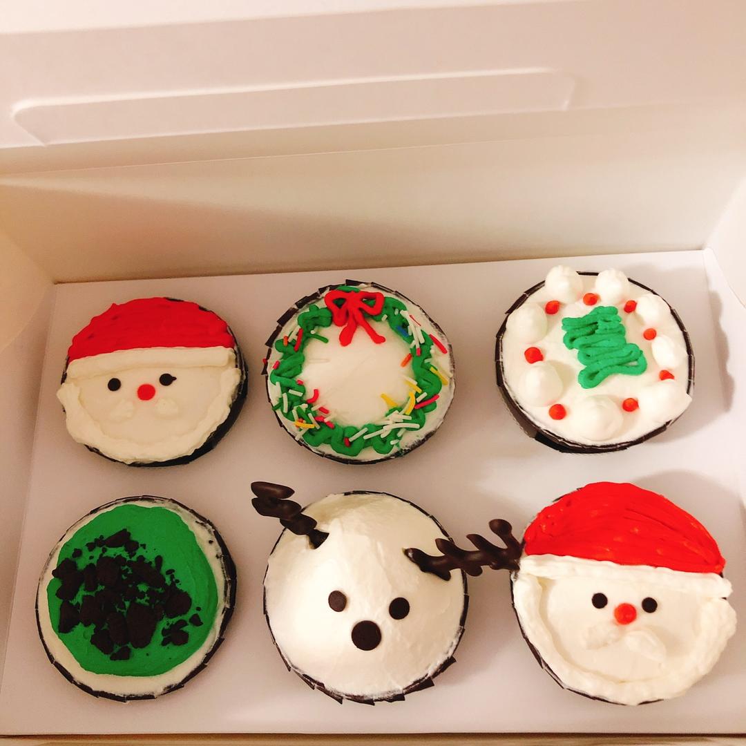 圣诞主题杯子蛋糕