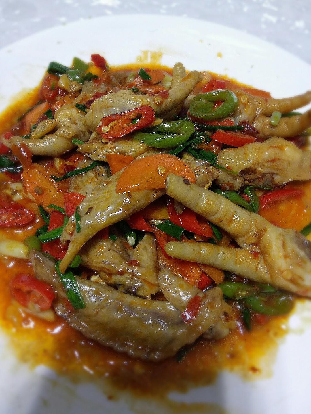 辣椒块炒鸡爪块