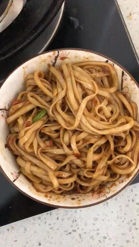 10分钟搞定的一碗葱油拌面