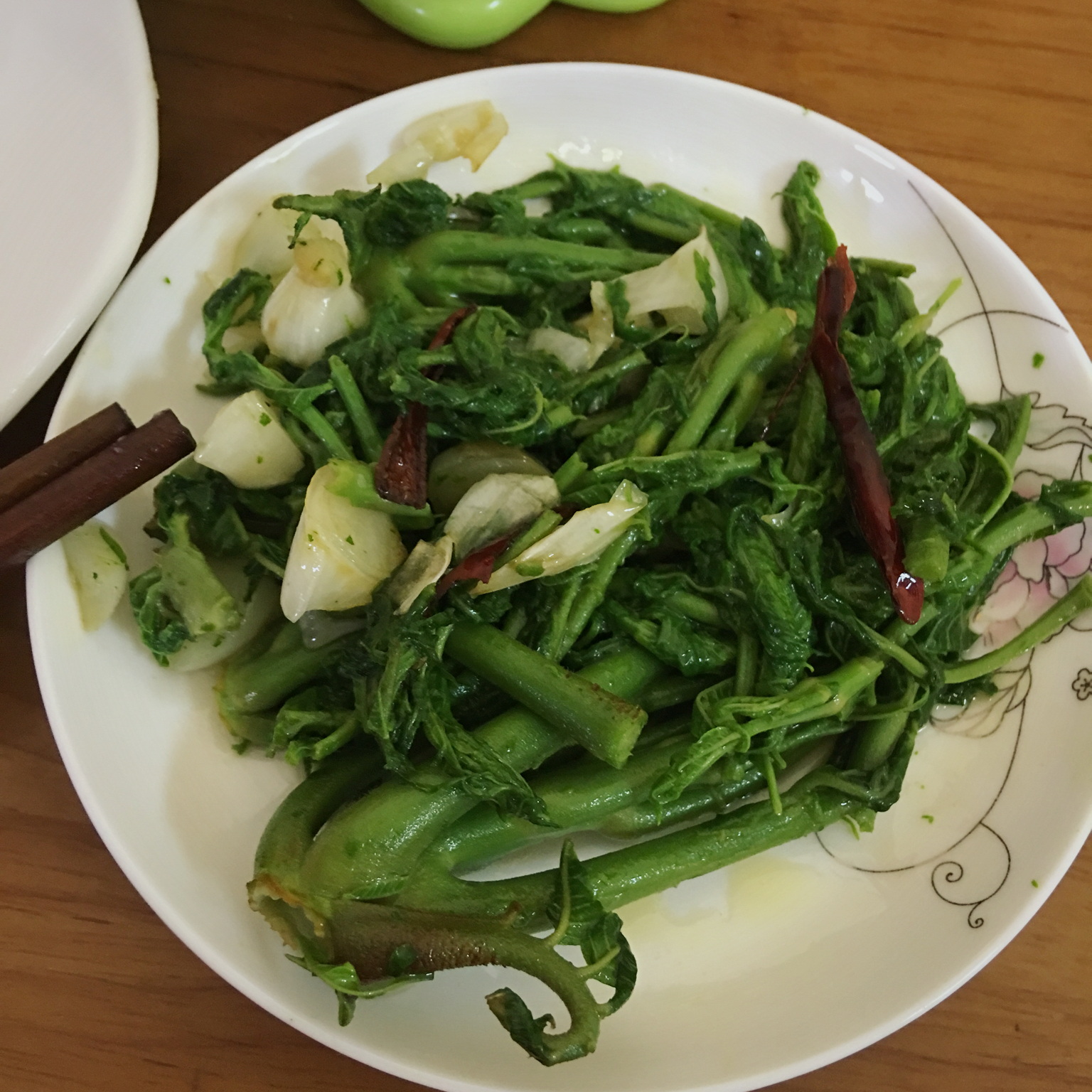 凉拌香椿芽