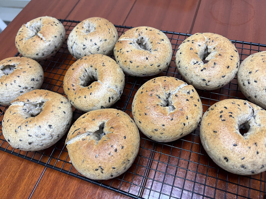 黑芝麻全麦贝果