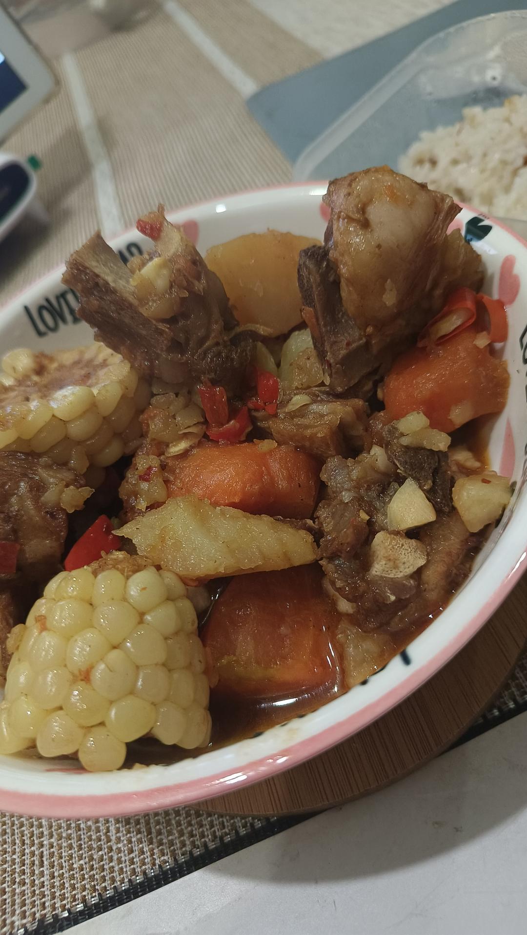 厨师长教你：“红烧羊排”的家常做法，汤汁浓郁，软烂脱骨