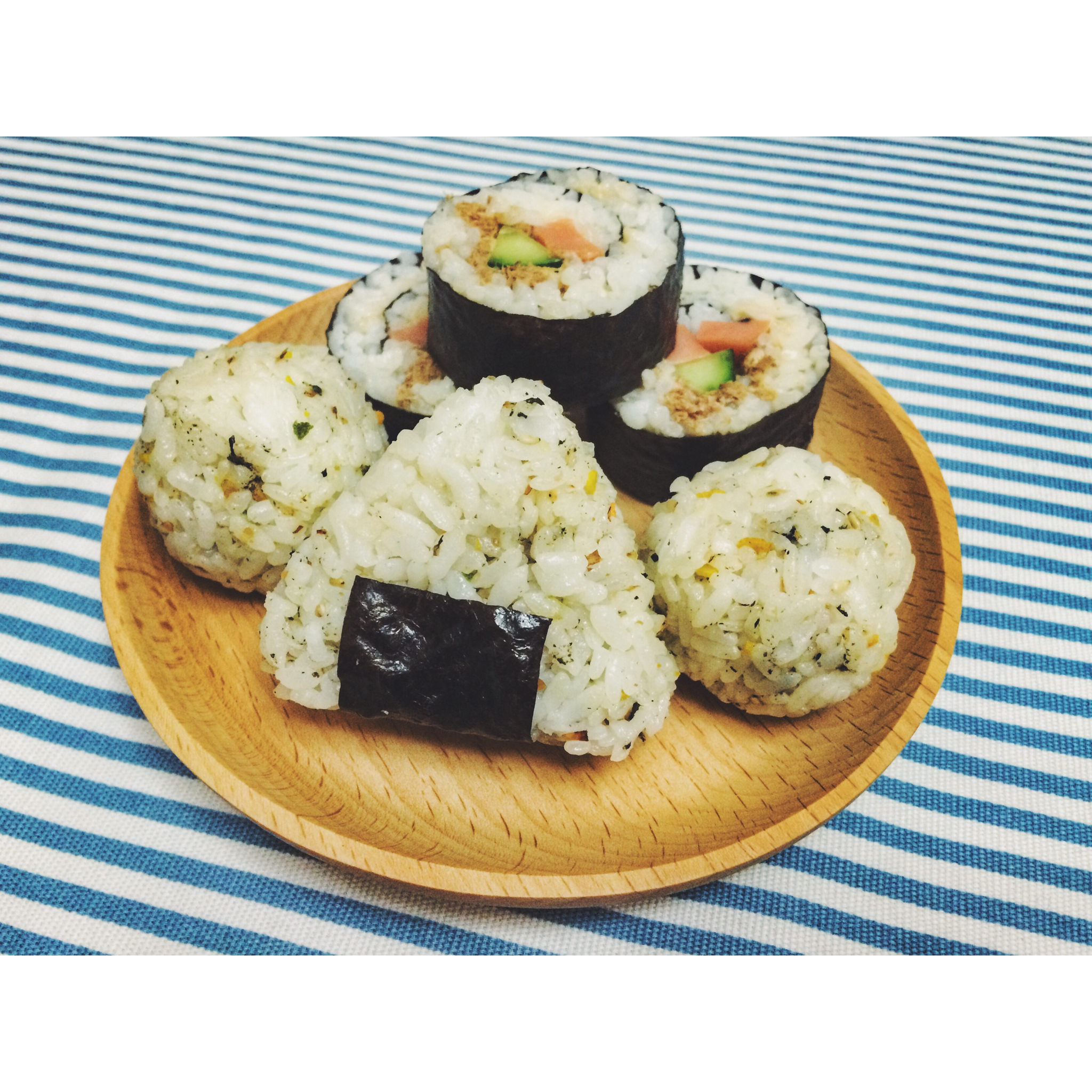 金枪鱼芝麻手捏饭团