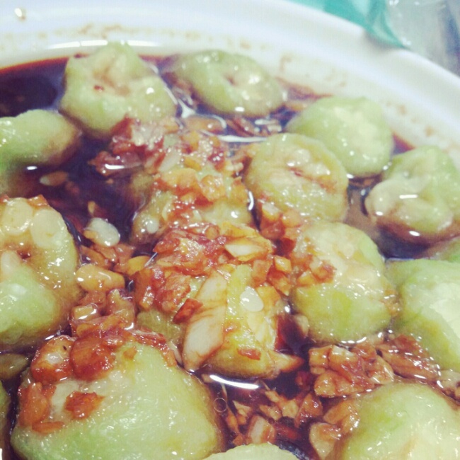 只需要五分钟就可以的美味蒜蓉蒸丝瓜