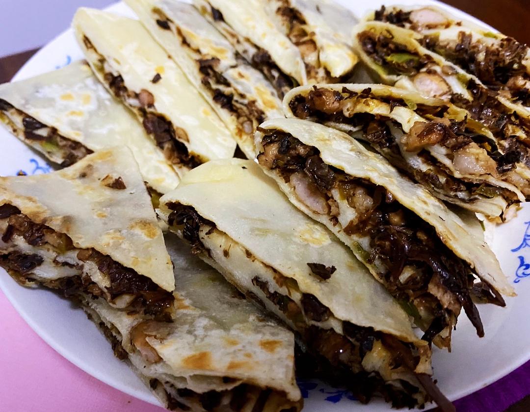 梅干菜五花肉千层饼