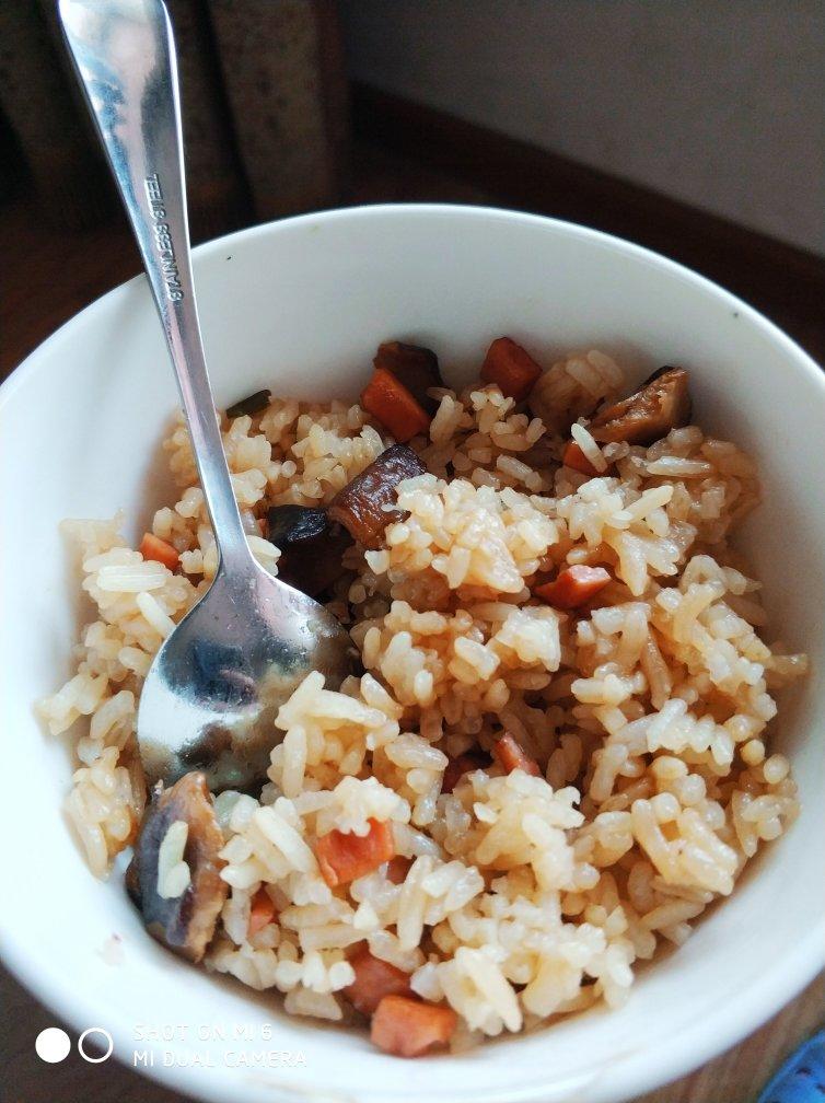 电饭锅香菇香肠饭(●´∀｀●)