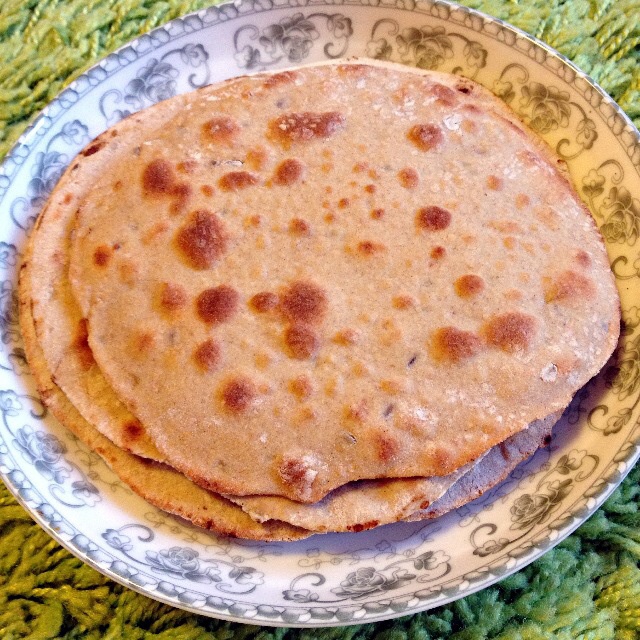 月半女圭女圭做的死面饼