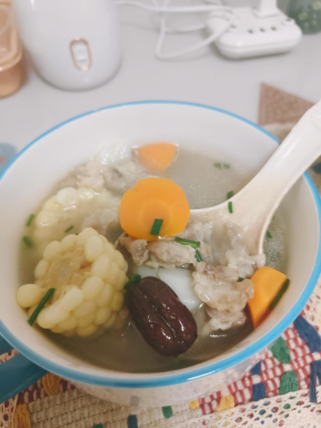 滋补养生 —— 玉米胡萝卜清炖排骨汤🌽