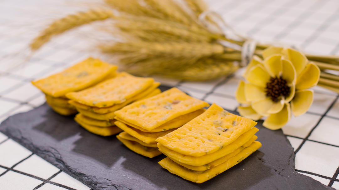 口口酥脆的葱油饼干的做法