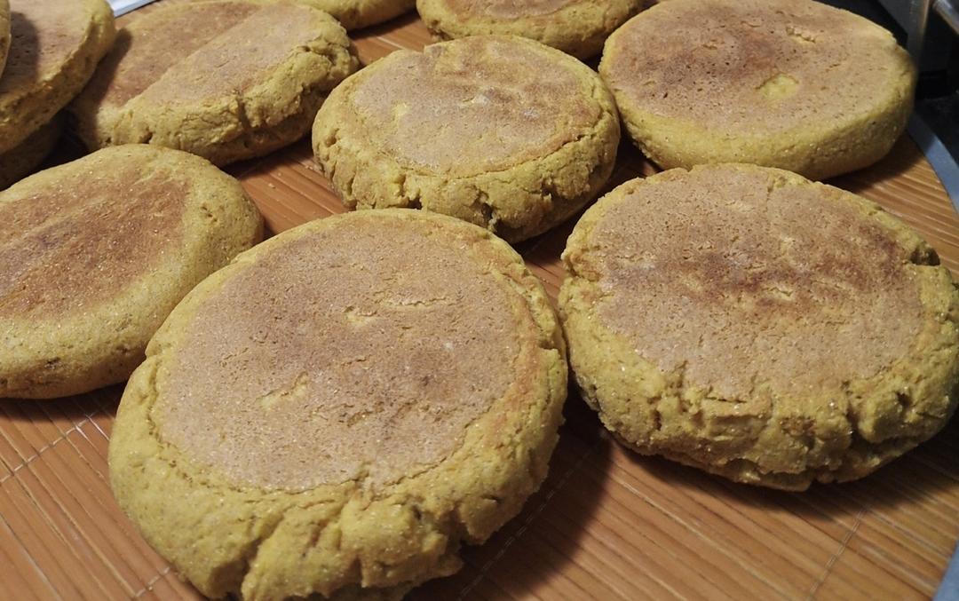 粗粮细吃~玉米面豆面饼子
