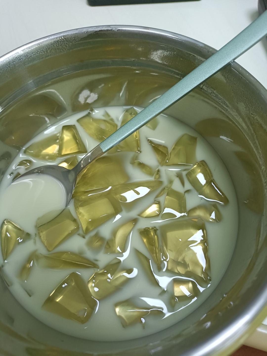 艾草的另一种清凉吃法- -艾草凉粉，不要高热量的青团