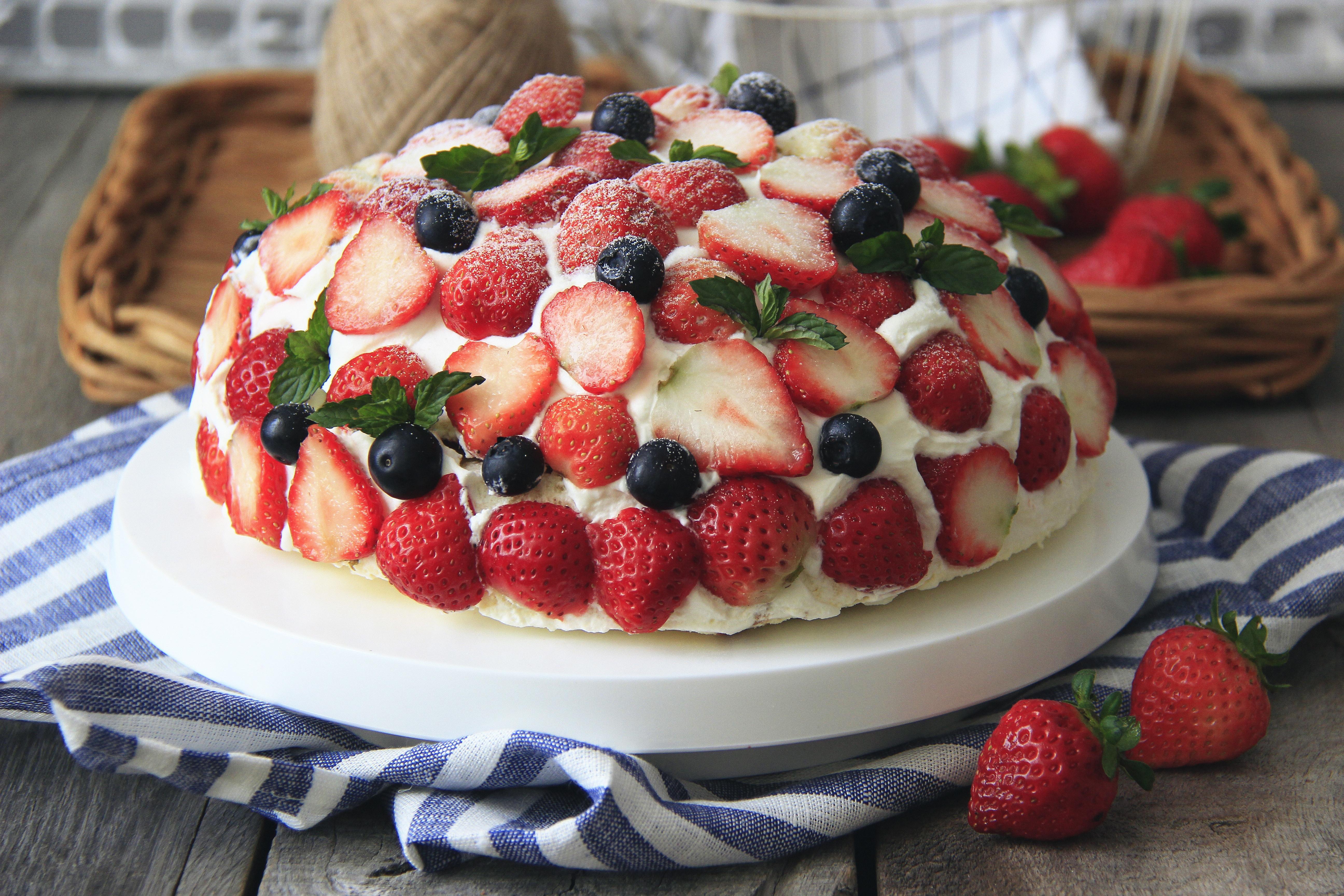 草莓巨蛋蛋糕的做法