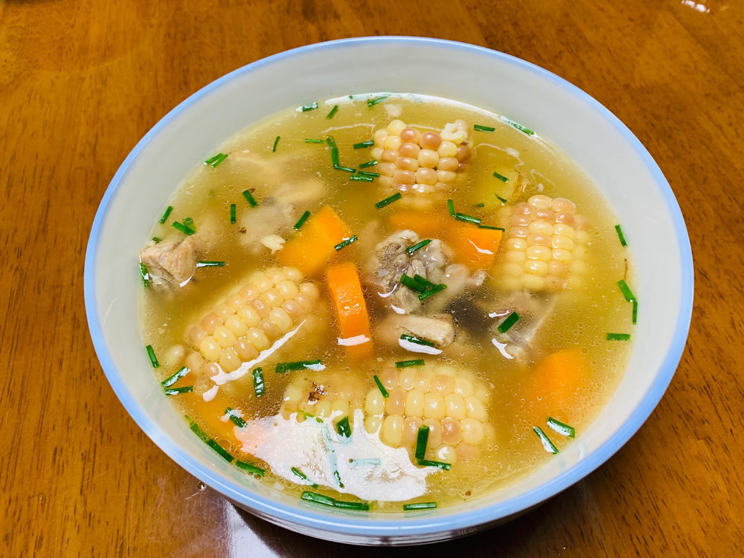 连吃三碗的玉米山药排骨汤