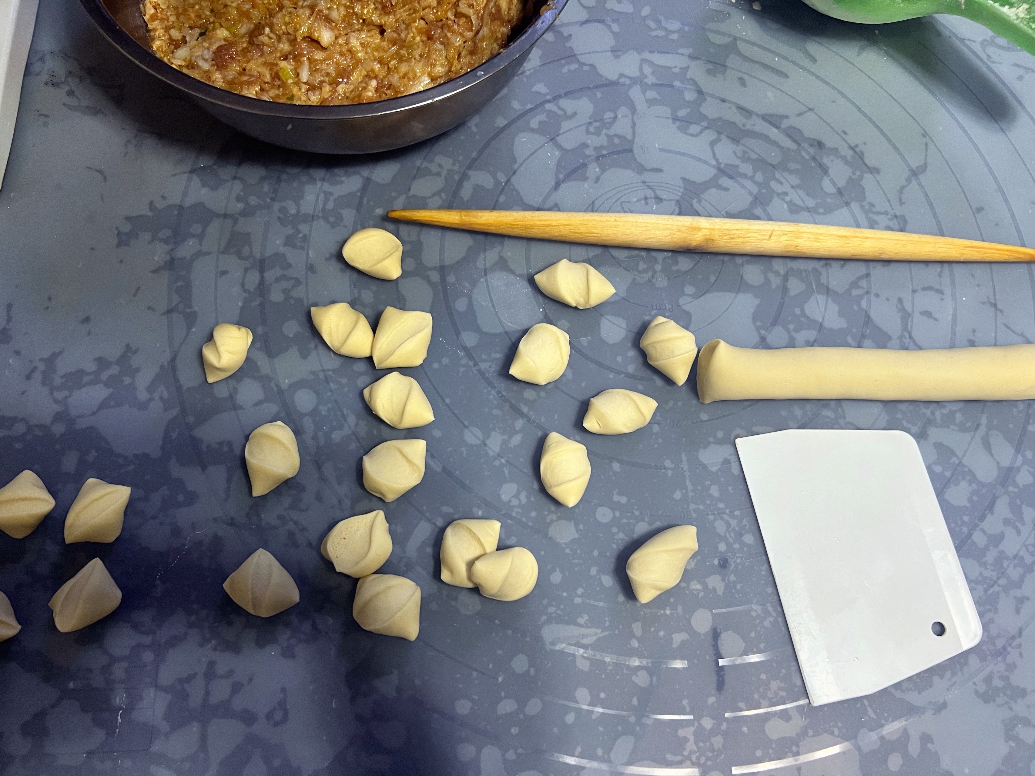 多汁猪肉饺子（面皮肉菜精确）的做法 步骤17