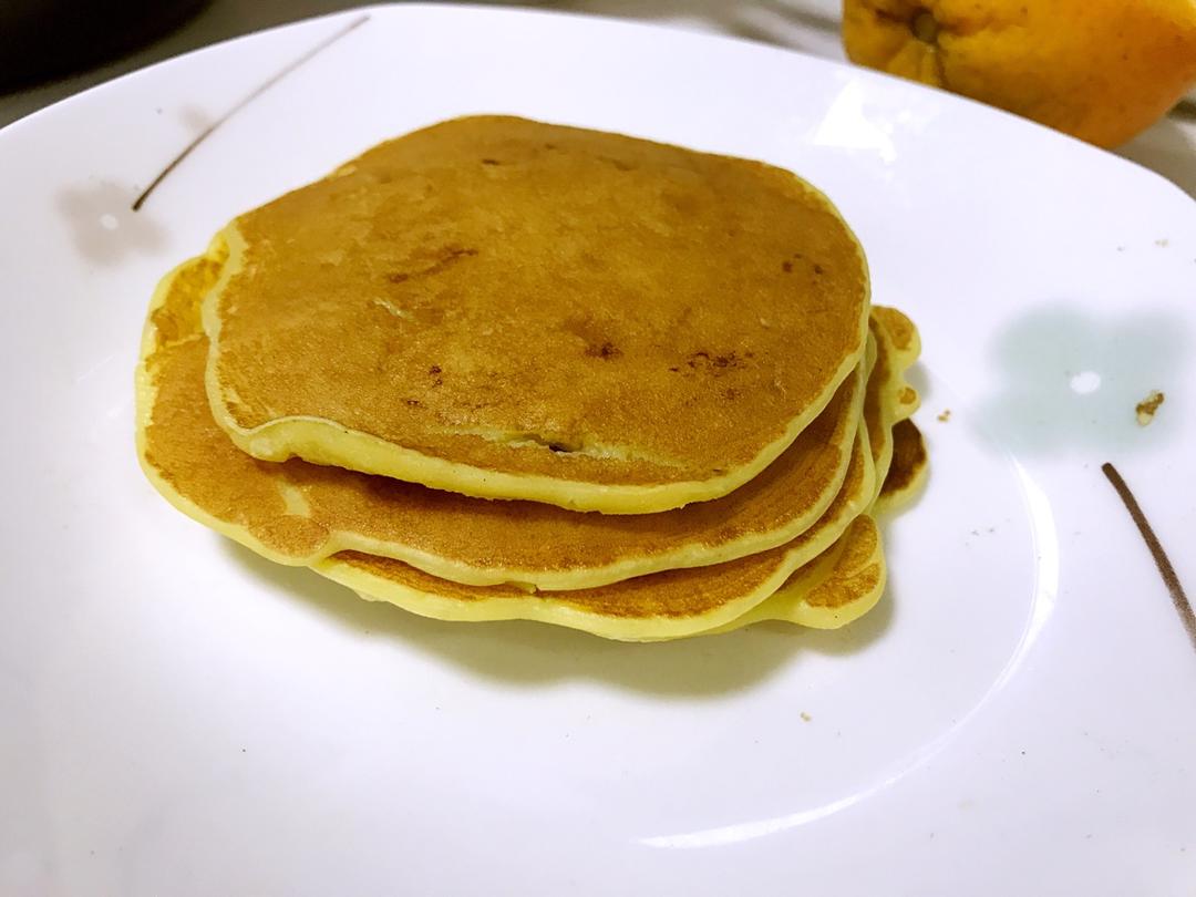 【减脂早餐】无油香蕉松饼（超简单）