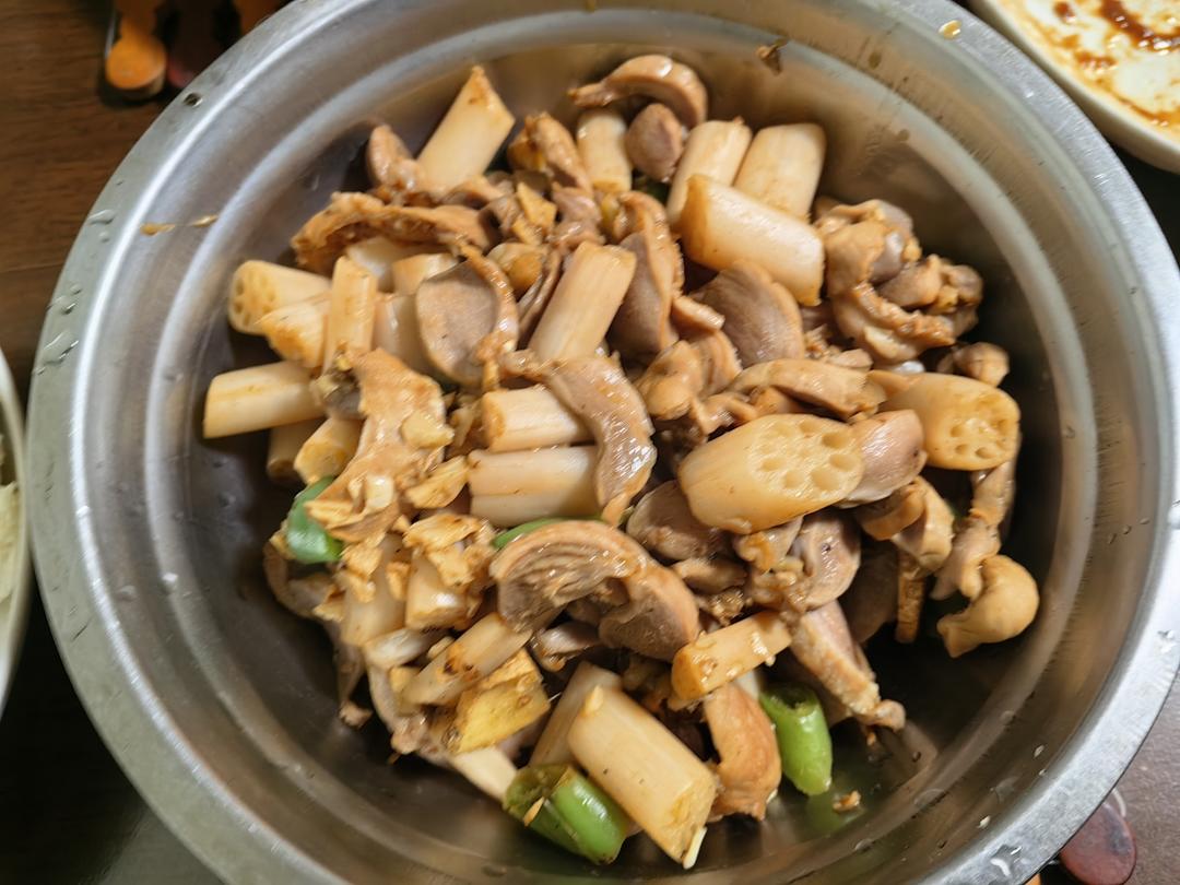 泡藕带炒鸡胗