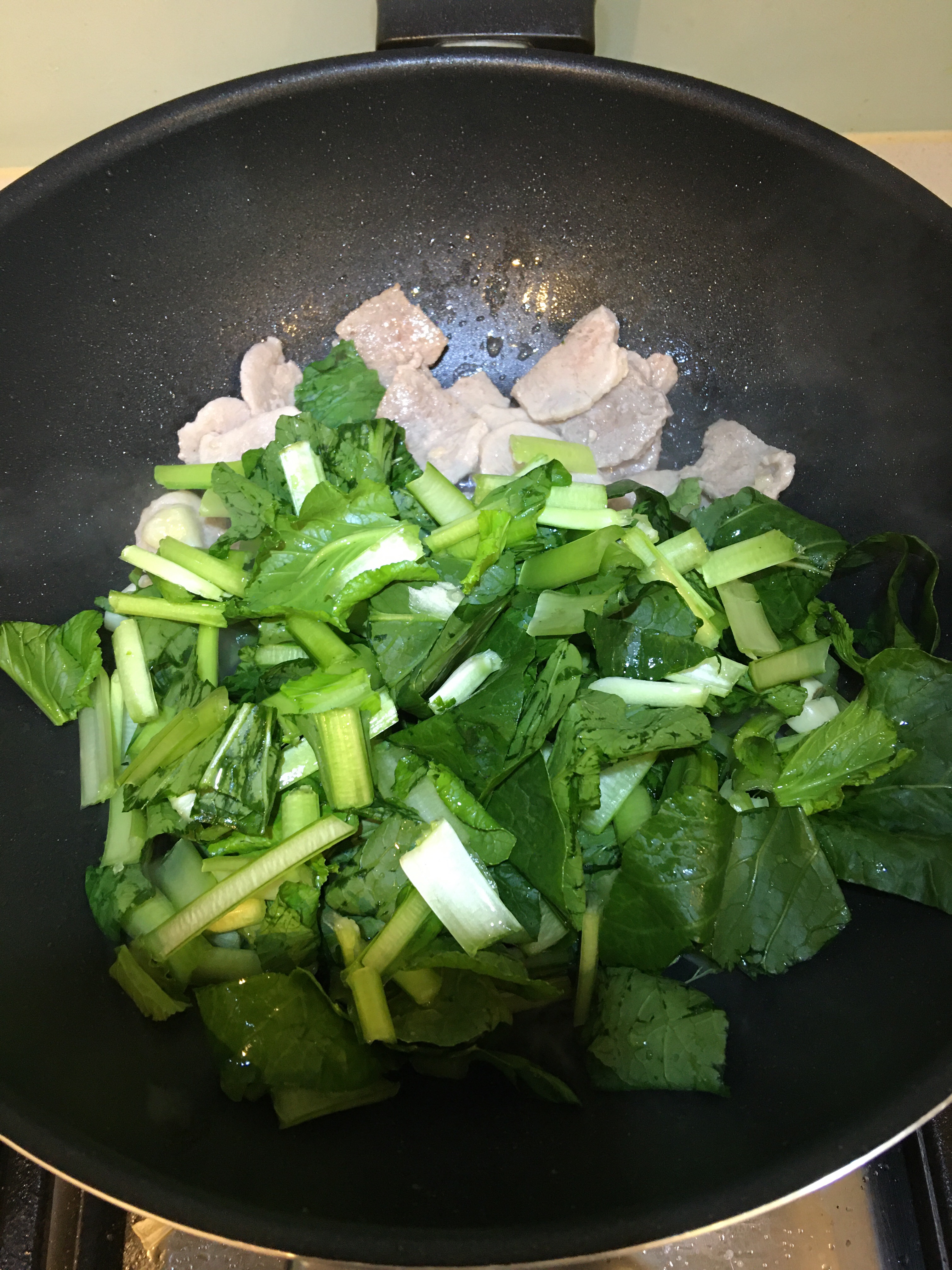 青菜豆腐肉片汤的做法 步骤1