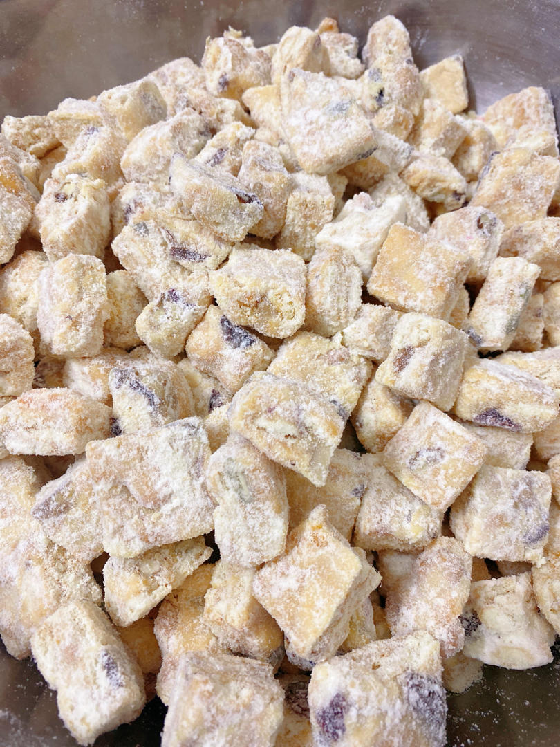 且听风吟lovinglx做的简单快手网红小零食～咸蛋黄肉松雪花酥