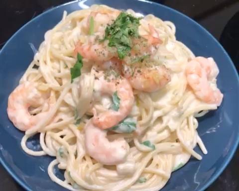 奶油蒜香鲜虾意面｜Creamy Garlic Prawn Spaghetti